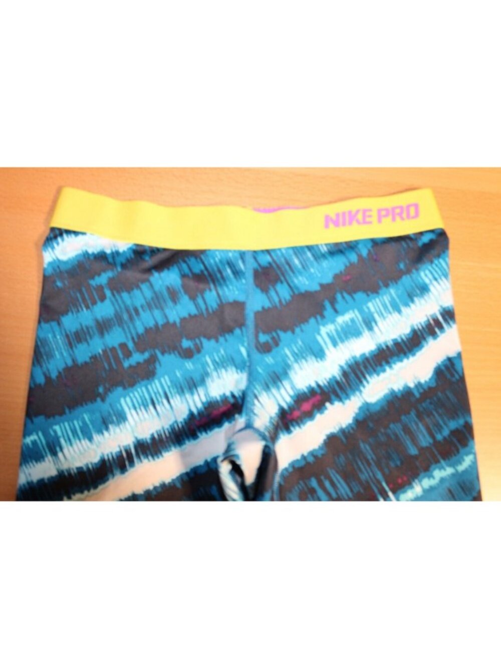 Nike Pro Dri-Fit Fitted Crop Capri Compression Leggings Tie-Dye Small 450861 - Picture 2 of 7